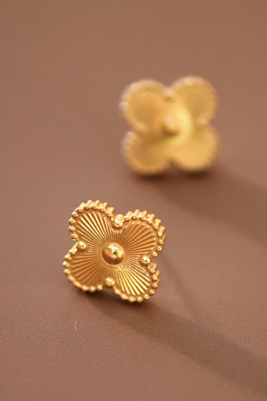 COURTNEY PEARL STUD EARRINGS