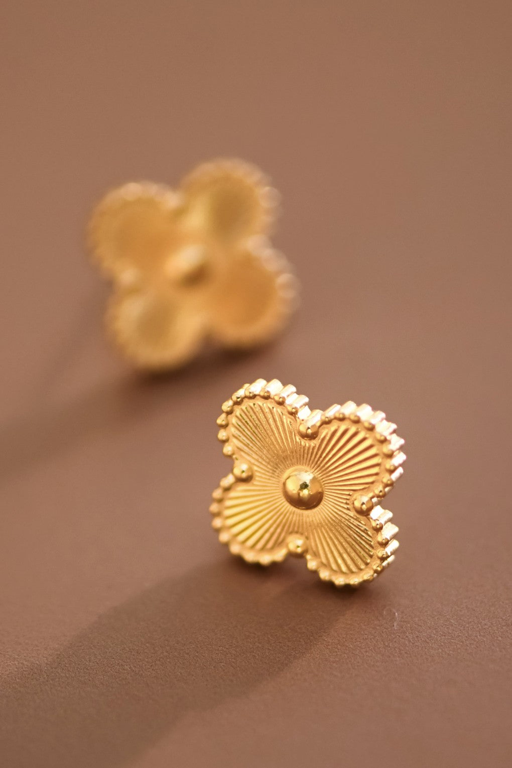 COURTNEY PEARL STUD EARRINGS