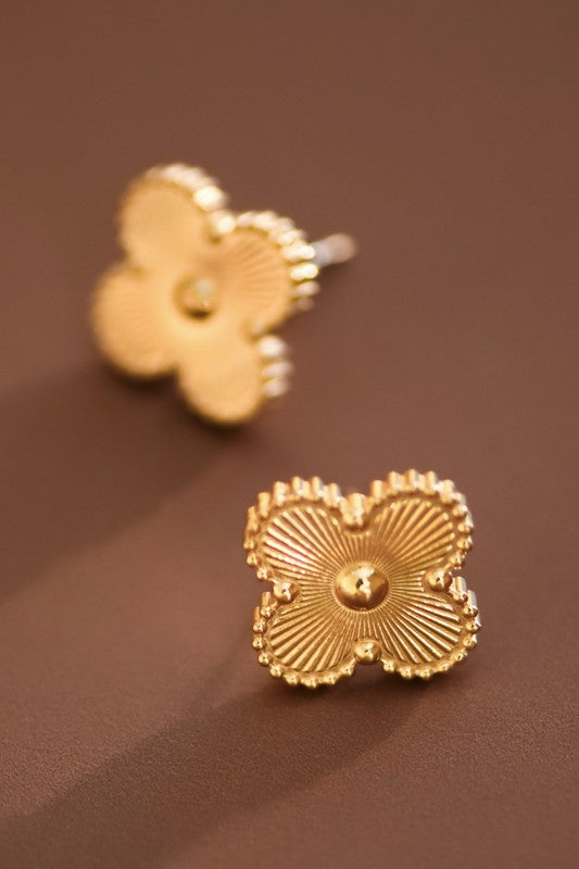 COURTNEY PEARL STUD EARRINGS